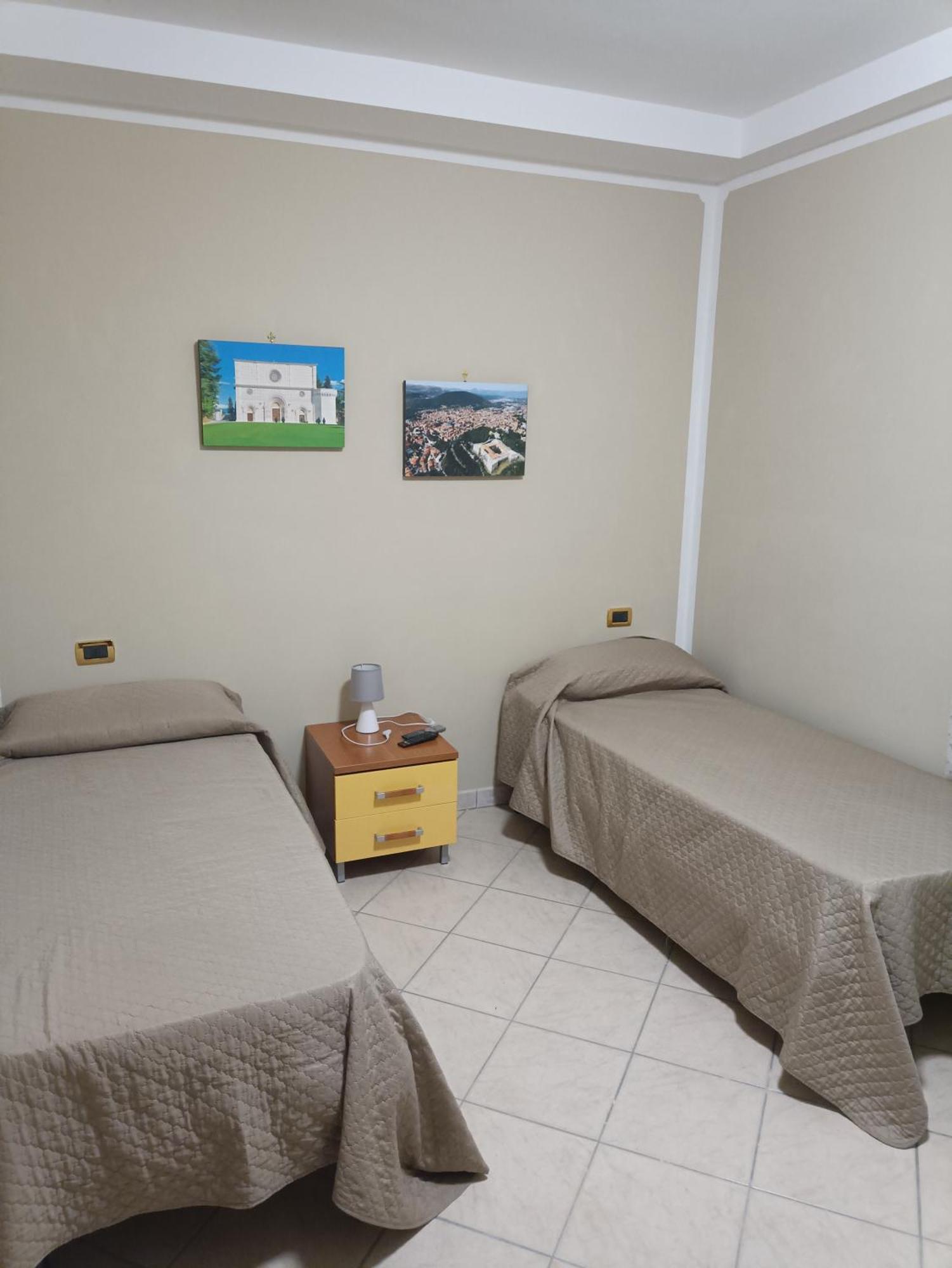 Camera Doppia con Letti Singoli con Bagno